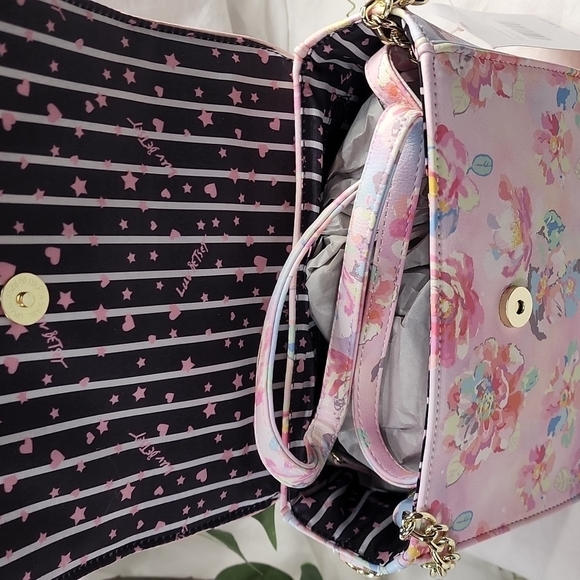 BETSEY JOHNSON LUV BETSEY CROSSBODY - Picture 9 of 9